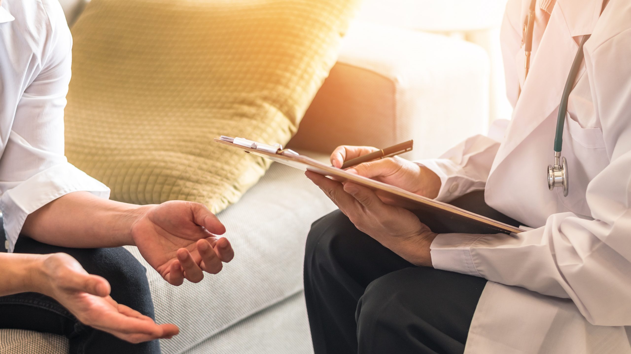 Doctor,Or,Psychiatrist,Consulting,And,Diagnostic,Examining,Stressful,Woman,Patient